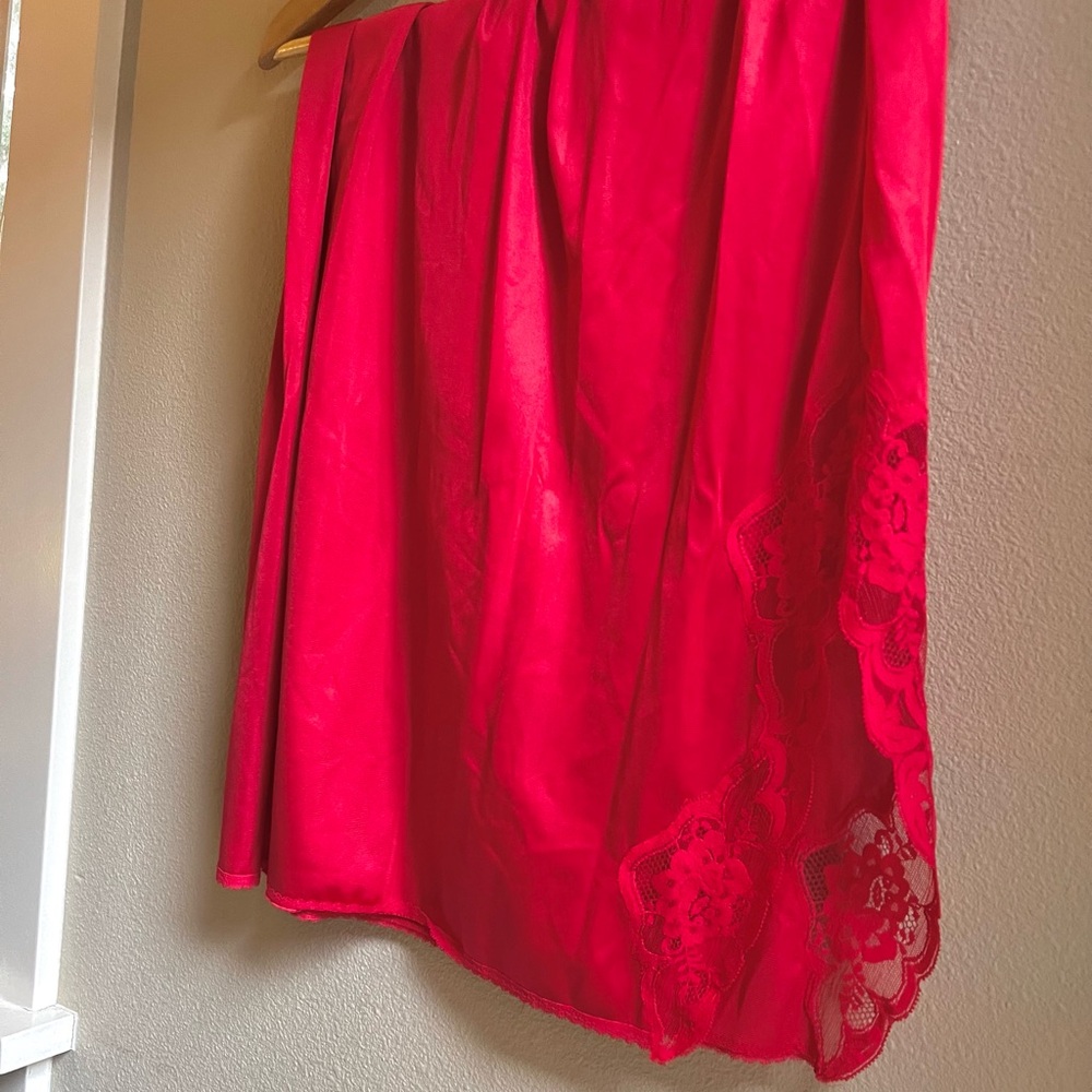 🚨SOLD🚨Small Red Midi Skirt - Picture 4 of 4